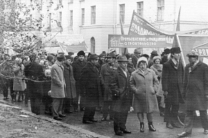 Строительный факультет и кафедра на ноябрьской демонстрации, 70-е годы