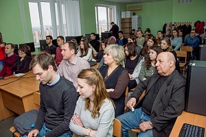 Профессор В.С. Бабалич со студентами