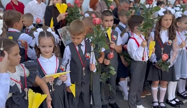 Торжественная линейка в МОУ «Лицей №11 Ворошиловского района Волгограда» Торжественная линейка в МОУ «Лицей №11 Ворошиловского района Волгограда»