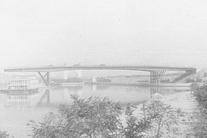 Предварительно напряженный металлический мост через канал Волго-Дон в Красноармейске